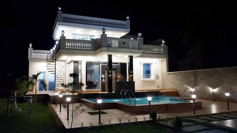 Greystone Villa, Swiming Pool , Bbq , Big Garden, Pool Table, Party Speaker, Bathtub, Kitchen, 15Mins To Golden Temple Amritsar Buitenkant foto