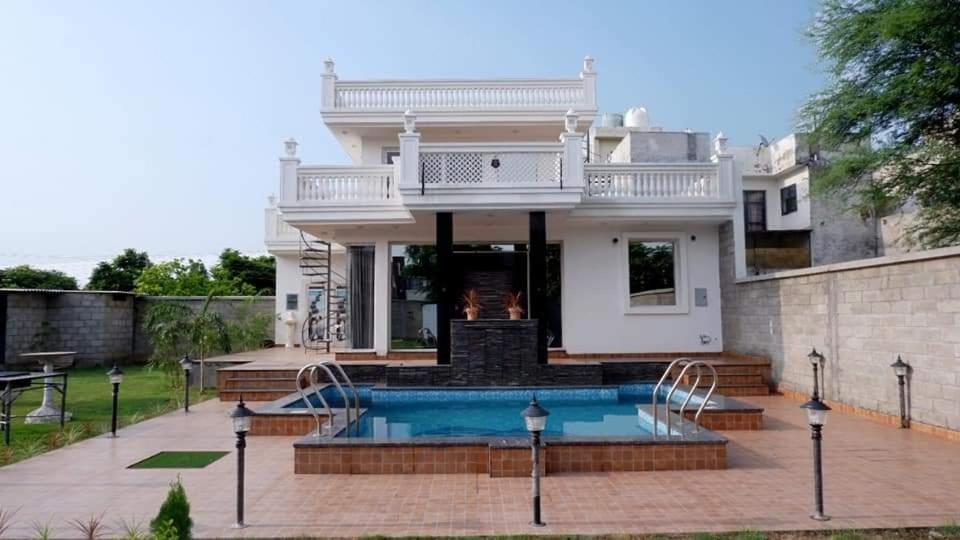 Greystone Villa, Swiming Pool , Bbq , Big Garden, Pool Table, Party Speaker, Bathtub, Kitchen, 15Mins To Golden Temple Amritsar Buitenkant foto