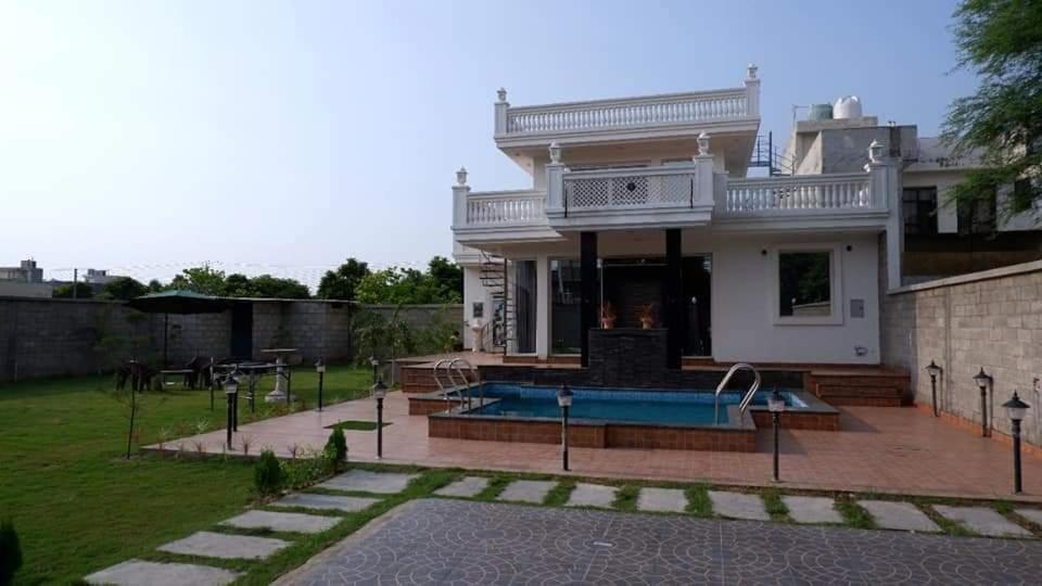 Greystone Villa, Swiming Pool , Bbq , Big Garden, Pool Table, Party Speaker, Bathtub, Kitchen, 15Mins To Golden Temple Amritsar Buitenkant foto