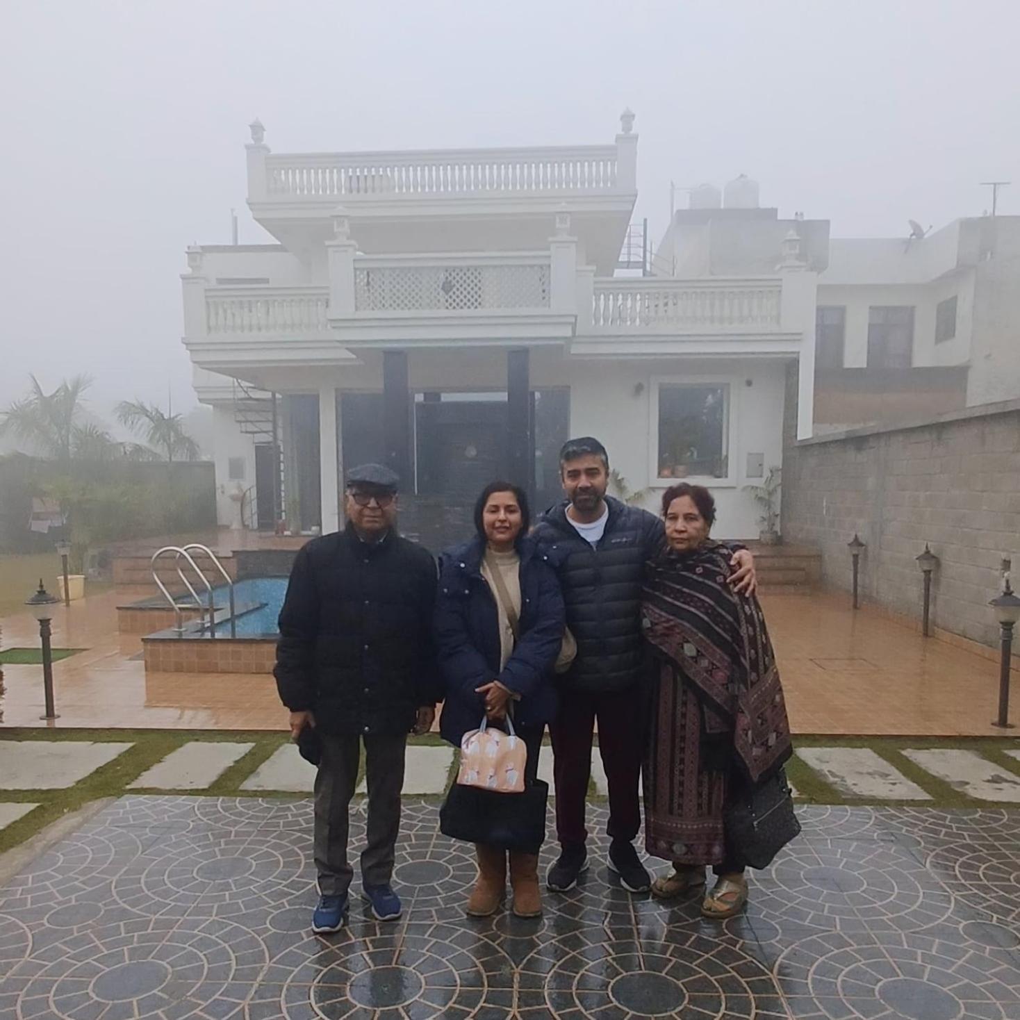 Greystone Villa, Swiming Pool , Bbq , Big Garden, Pool Table, Party Speaker, Bathtub, Kitchen, 15Mins To Golden Temple Amritsar Buitenkant foto