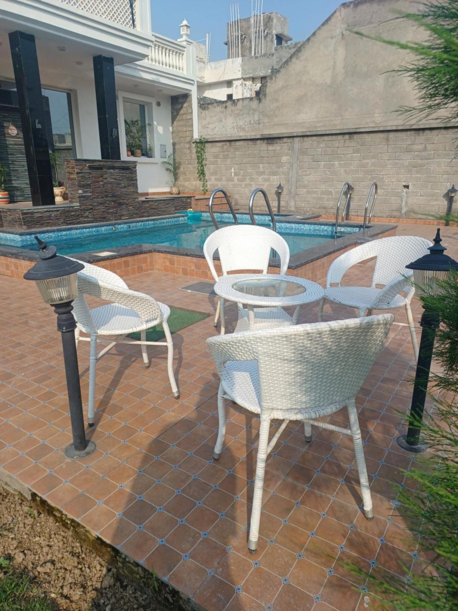 Greystone Villa, Swiming Pool , Bbq , Big Garden, Pool Table, Party Speaker, Bathtub, Kitchen, 15Mins To Golden Temple Amritsar Buitenkant foto