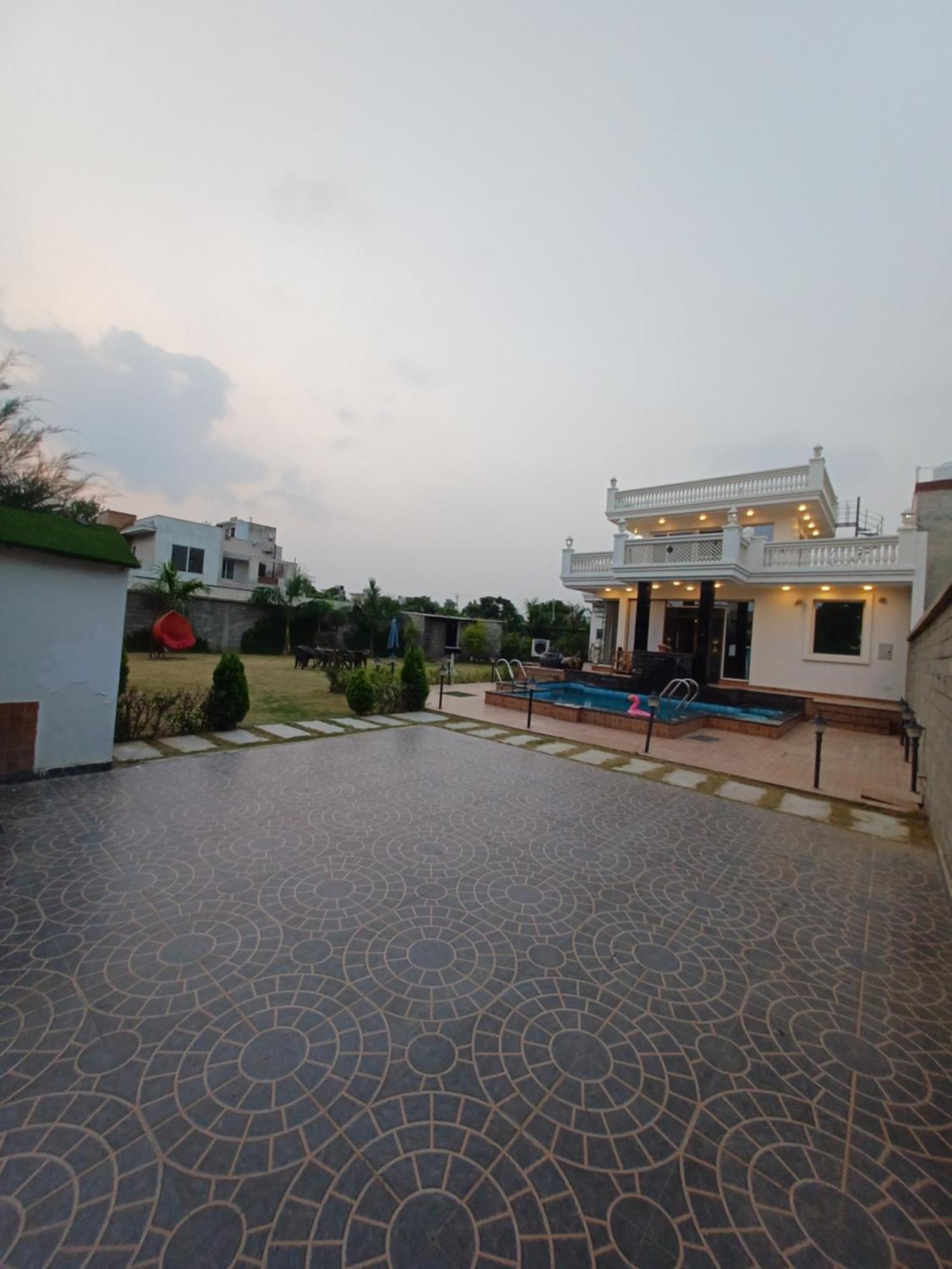 Greystone Villa, Swiming Pool , Bbq , Big Garden, Pool Table, Party Speaker, Bathtub, Kitchen, 15Mins To Golden Temple Amritsar Buitenkant foto