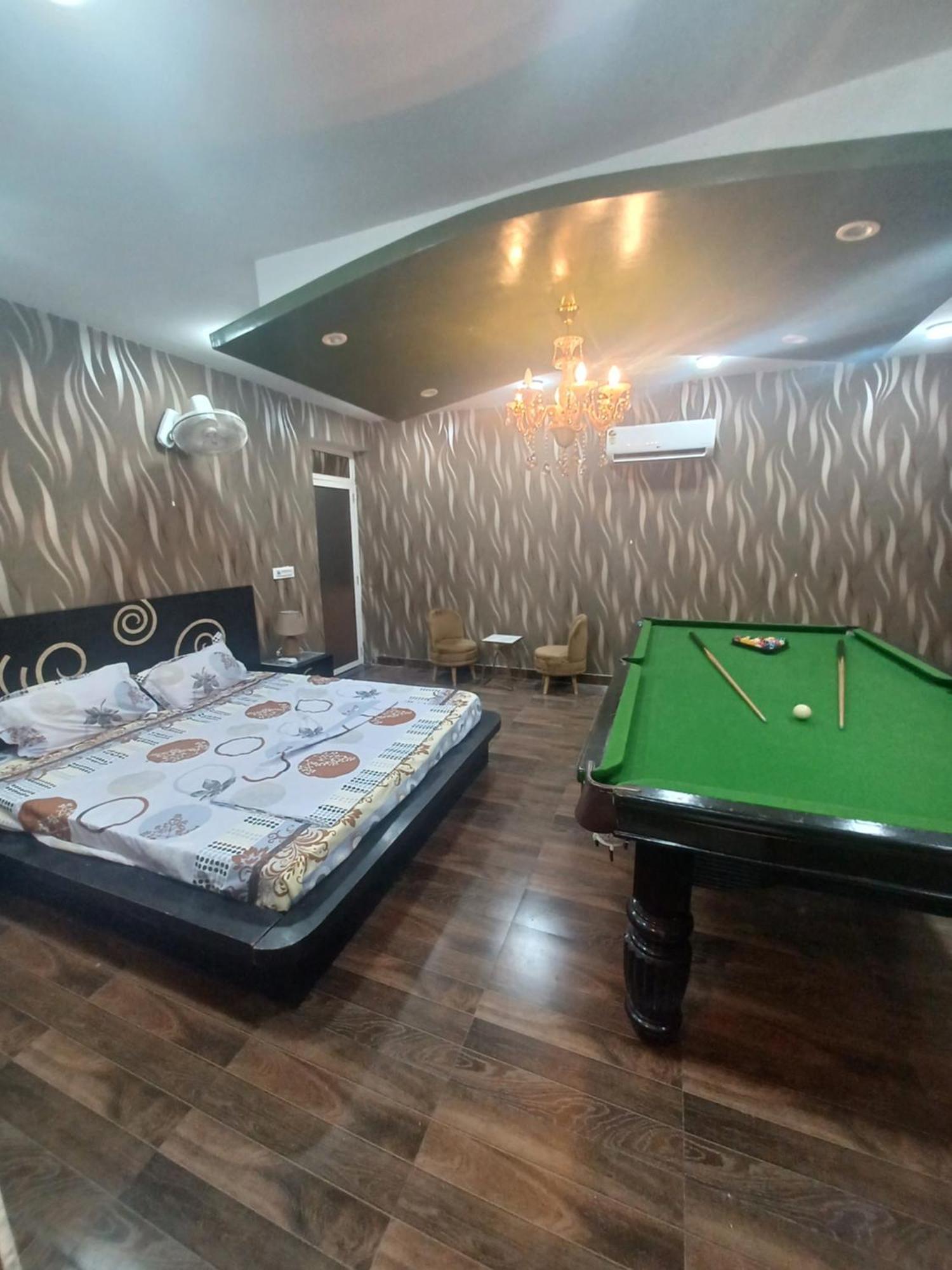 Greystone Villa, Swiming Pool , Bbq , Big Garden, Pool Table, Party Speaker, Bathtub, Kitchen, 15Mins To Golden Temple Amritsar Buitenkant foto